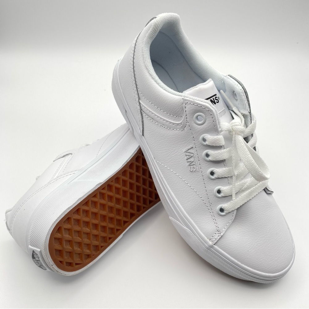 *NWOT* Vans Seldan Women's Skate Shoes Leather size 7.5 with box